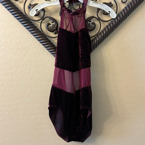 Maroon  size  adult medium leotard - Picture 2 of 3